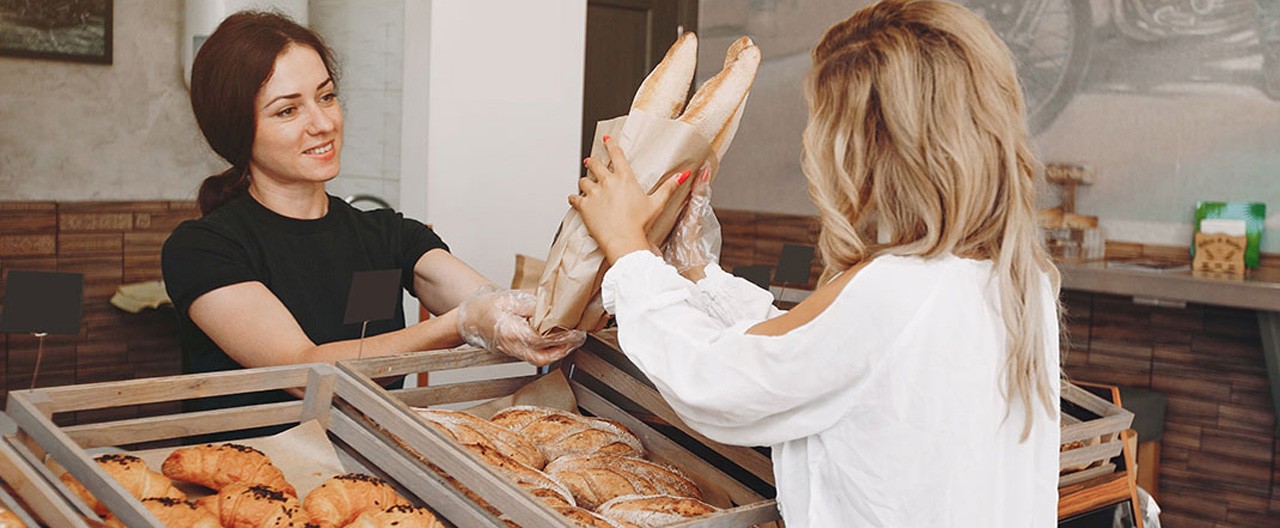 girl buys bread at the bakery