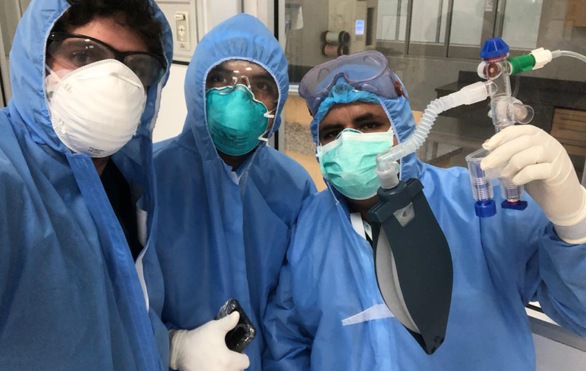 hospital workers in ppe