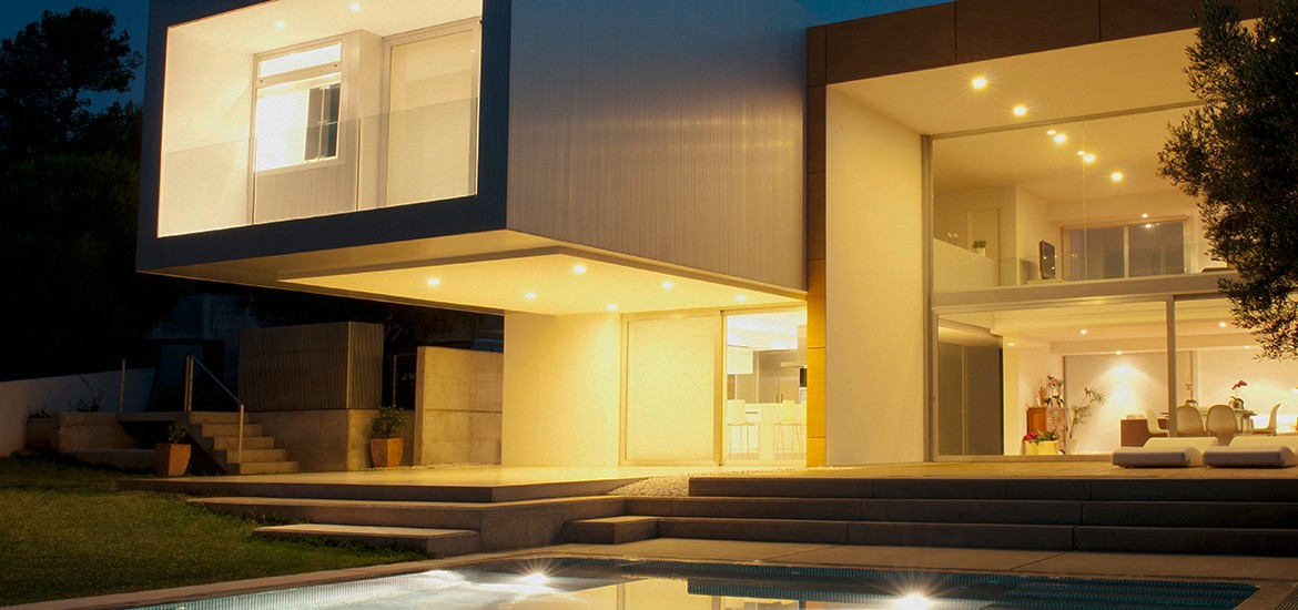 modern-house-pool-twilight
