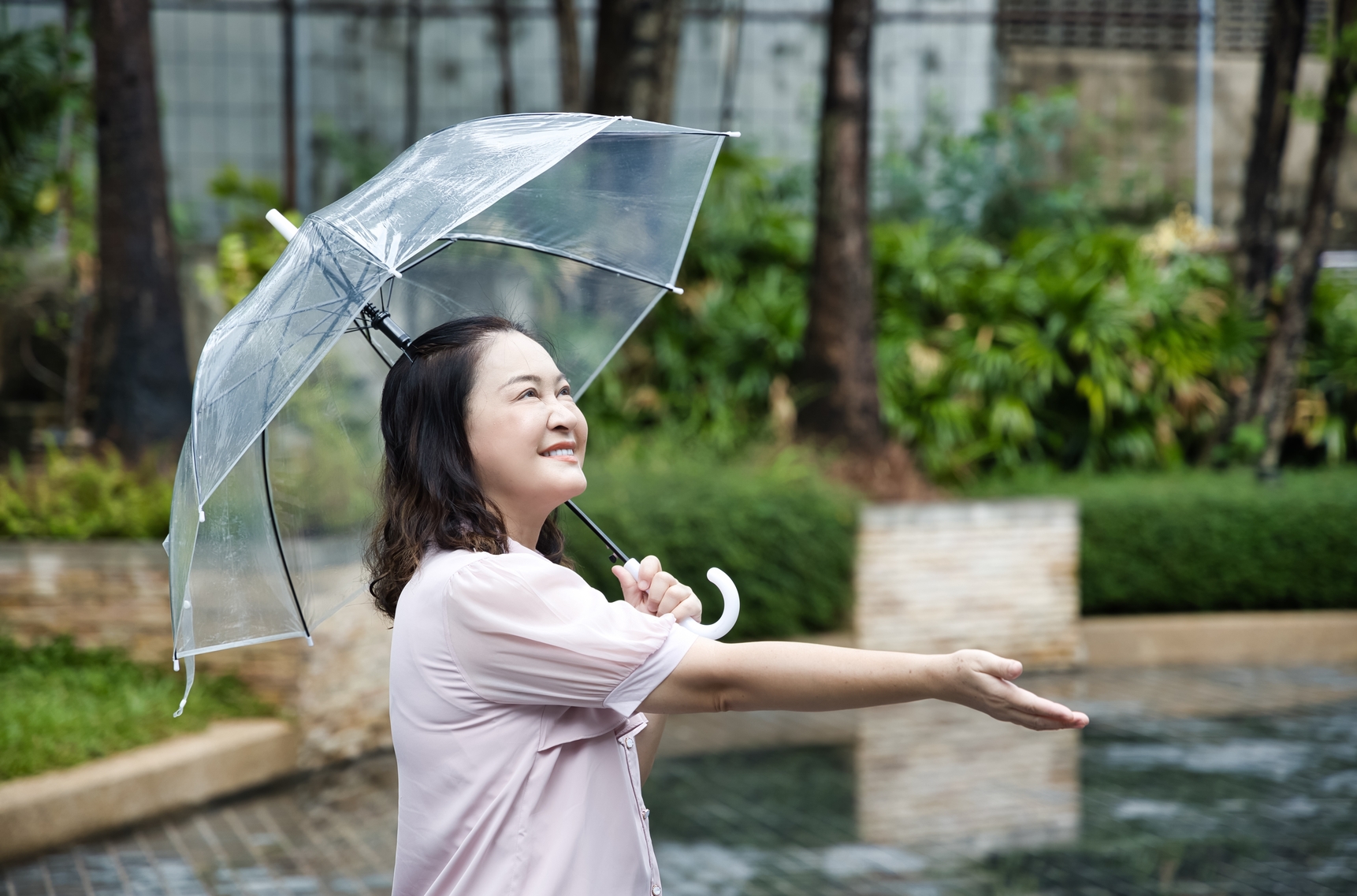 วิธีดูแลตัวเองหน้าฝน, การดูแลสุขภาพช่วงหน้าฝน, การเลือกเสื้อผ้าช่วงหน้าฝน