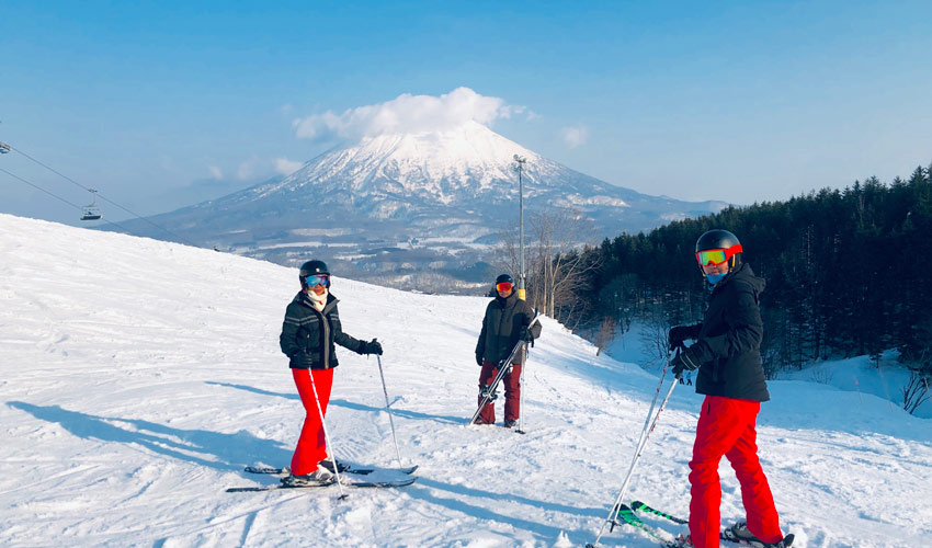 skiers in niseko