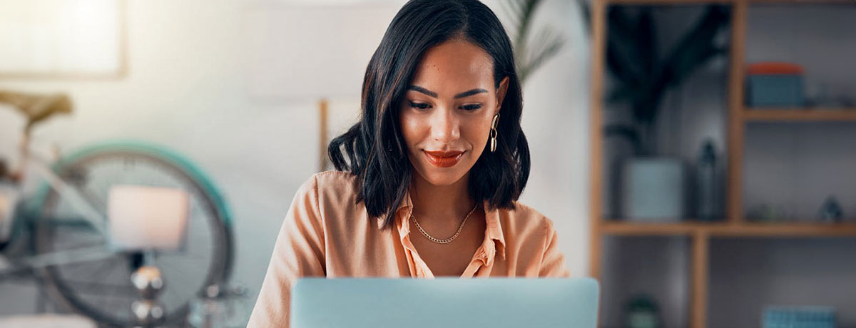 woman chubb branch contacts on laptop