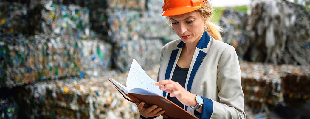 businesswoman hardhat