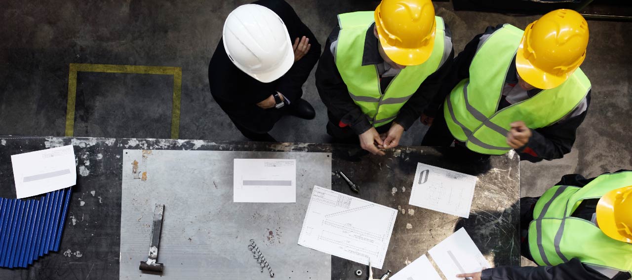 construction workers planning