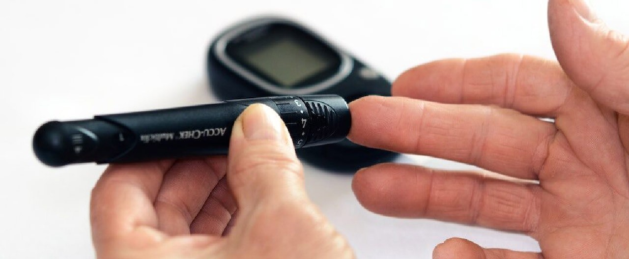 finger pricking for glucose monitor