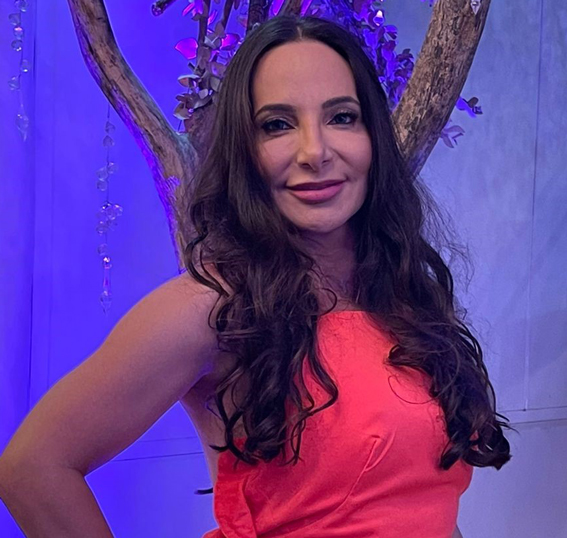 Cristina Lucía Resnente